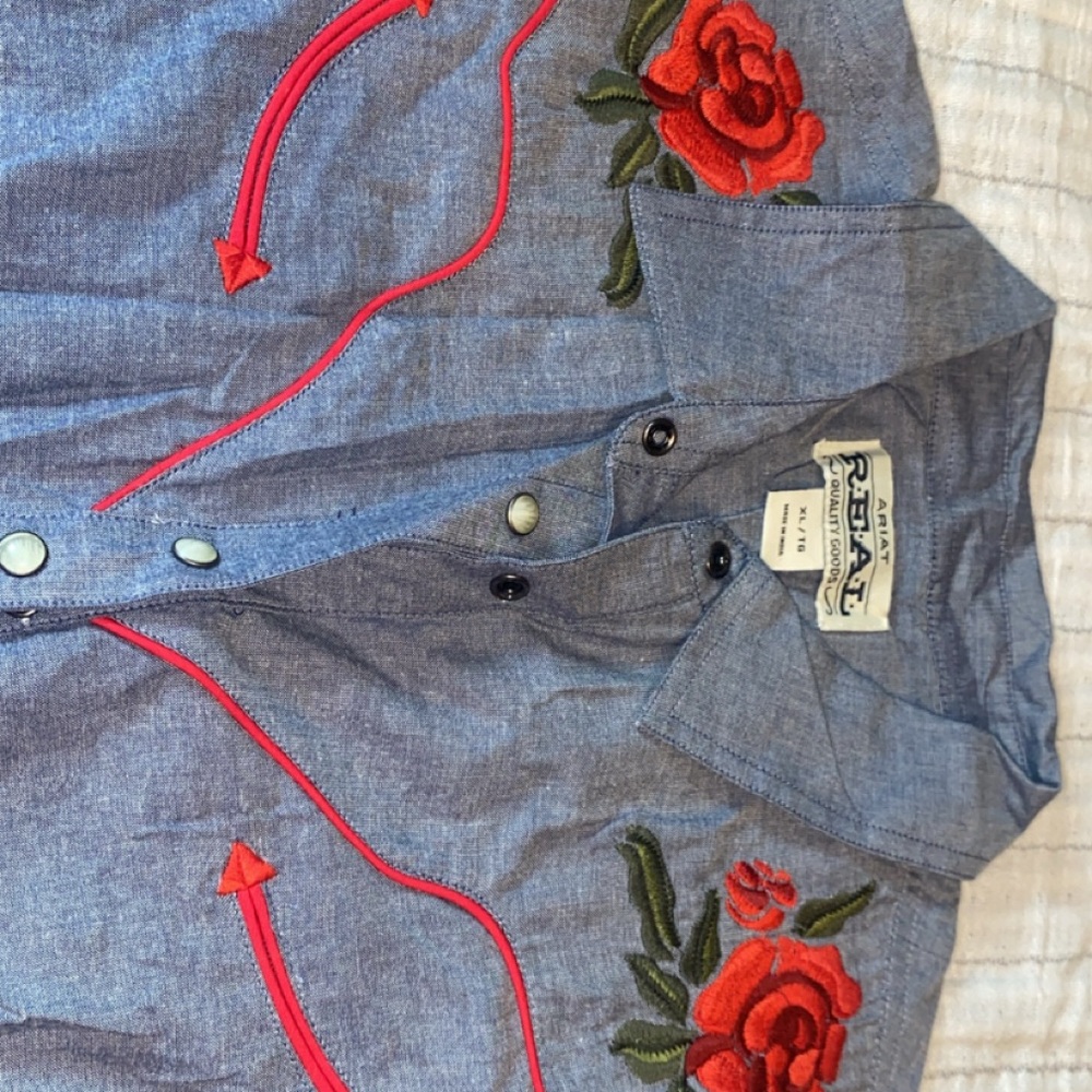 Ariat Women's Blue Embroidered Western shirt - Picture 2 of 6